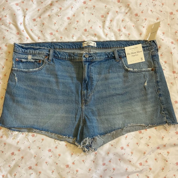 NWT- Abercrombie and Fitch- High Rise Mom Short - Size 36/22 - Picture 4 of 15